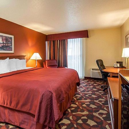 Quality Inn & Suites Kansas City I-435N Near Sports Complex Экстерьер фото